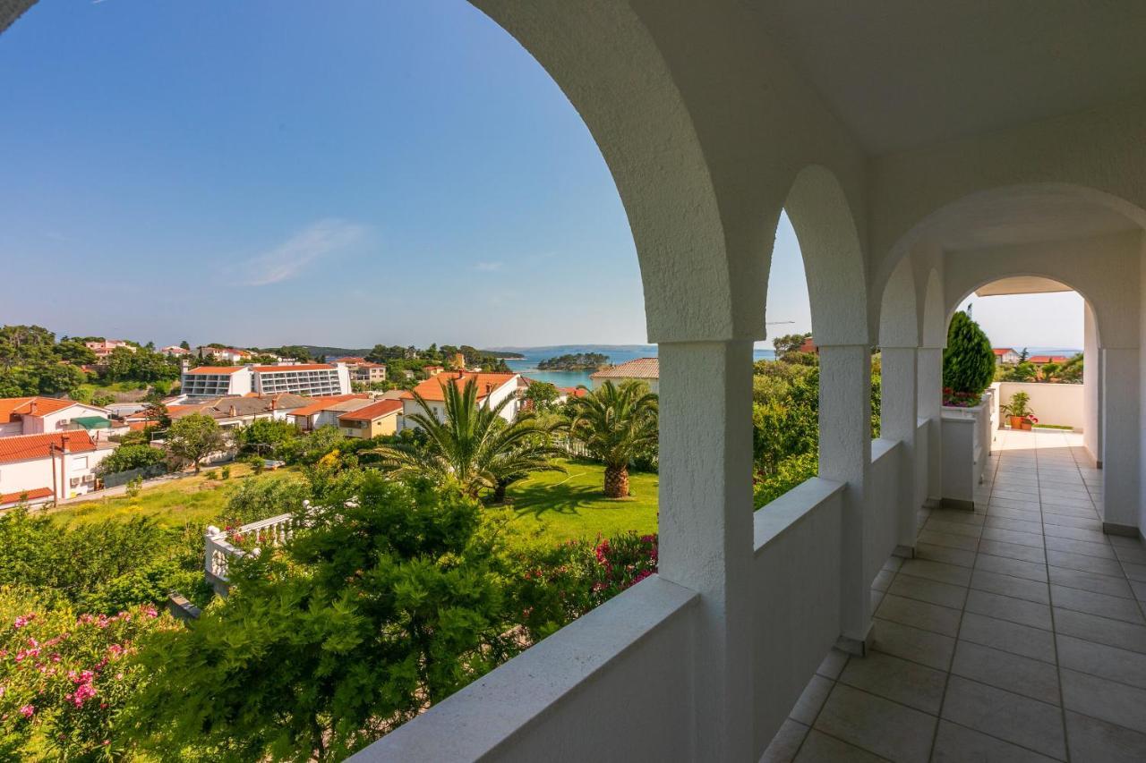 Apartments Vila Antula Banjol Ngoại thất bức ảnh