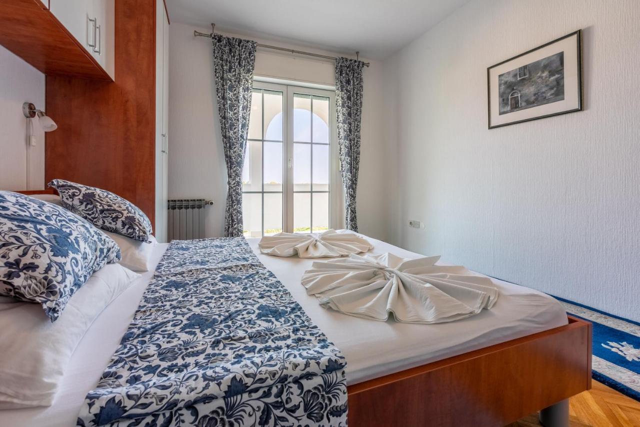 Apartments Vila Antula Banjol Ngoại thất bức ảnh