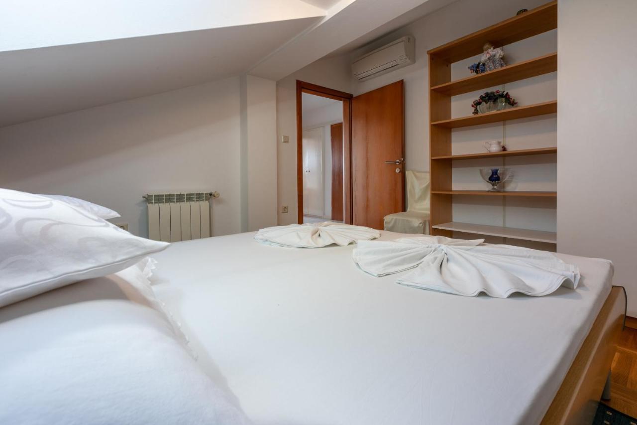 Apartments Vila Antula Banjol Ngoại thất bức ảnh