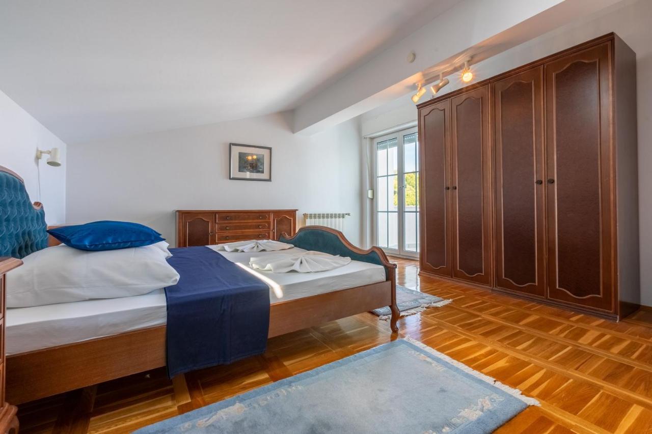 Apartments Vila Antula Banjol Ngoại thất bức ảnh