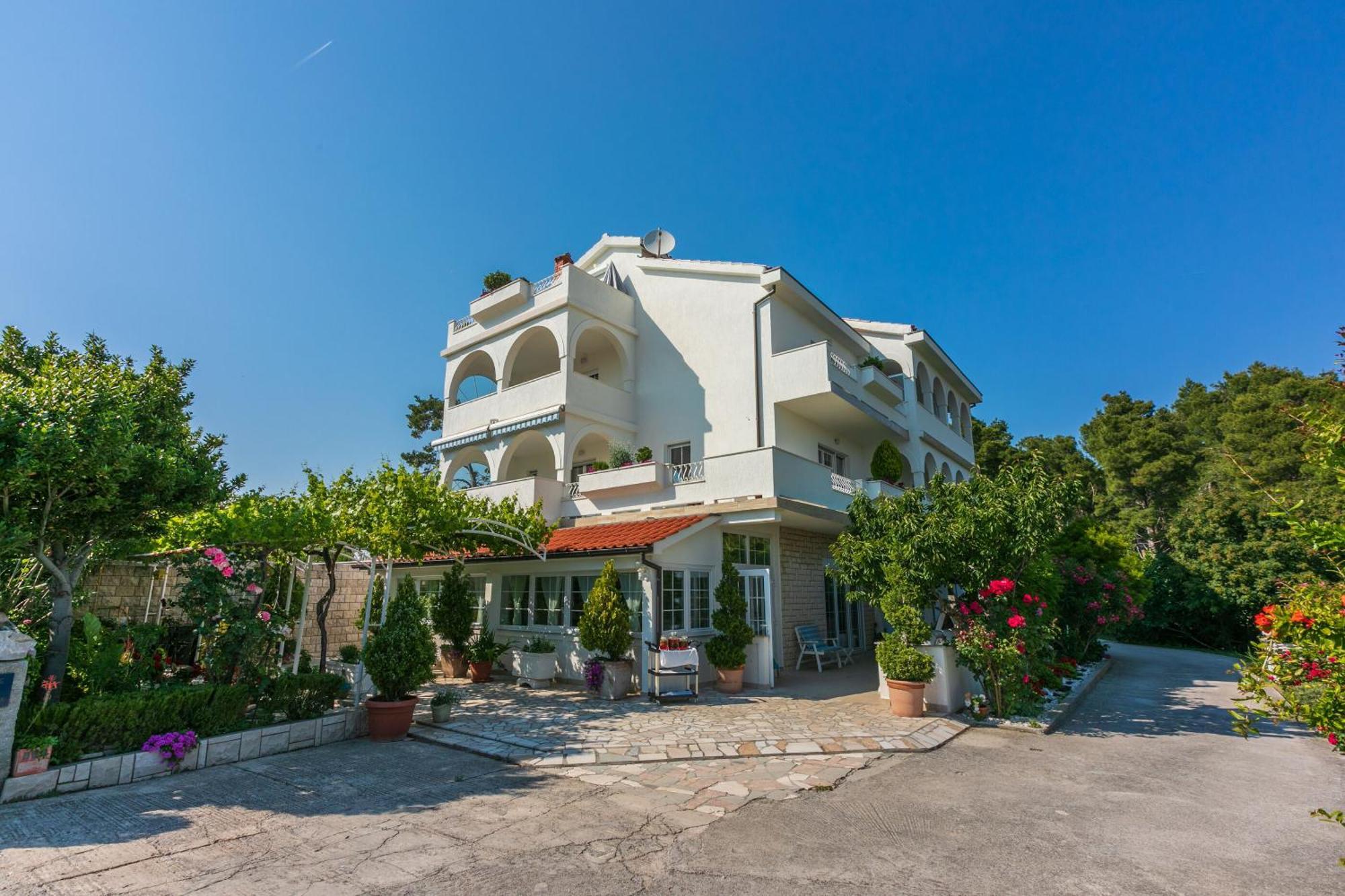 Apartments Vila Antula Banjol Ngoại thất bức ảnh